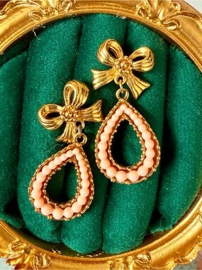 Avon Gold Bow Earrings with Peach Beaded Teardrops